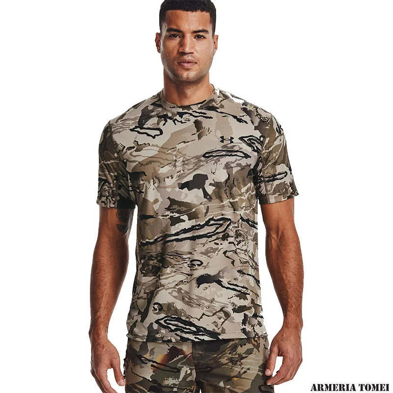 UNDER ARMOUR - UOMO - UA ISO-CHILL BRUSHLINE SS CAMO Barren Camo / Black-999 - immagine 3
