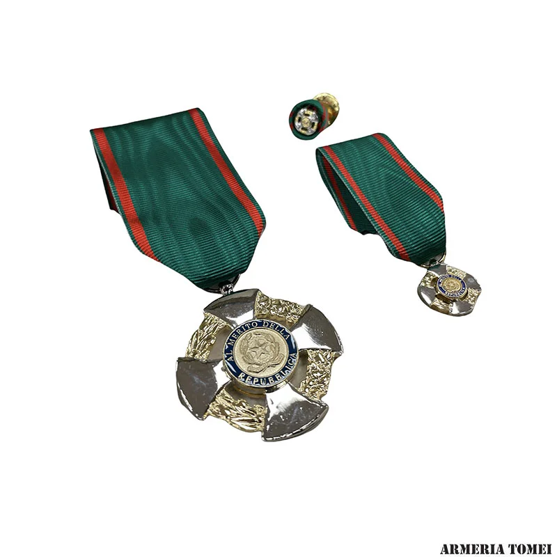 COFANETTO - SET ONOREFICENZE MEDAGLIE + SPILLA CAVALIERE DELLA REPUBBLICA (ROSELLINA IN STOFFA) - immagine 2