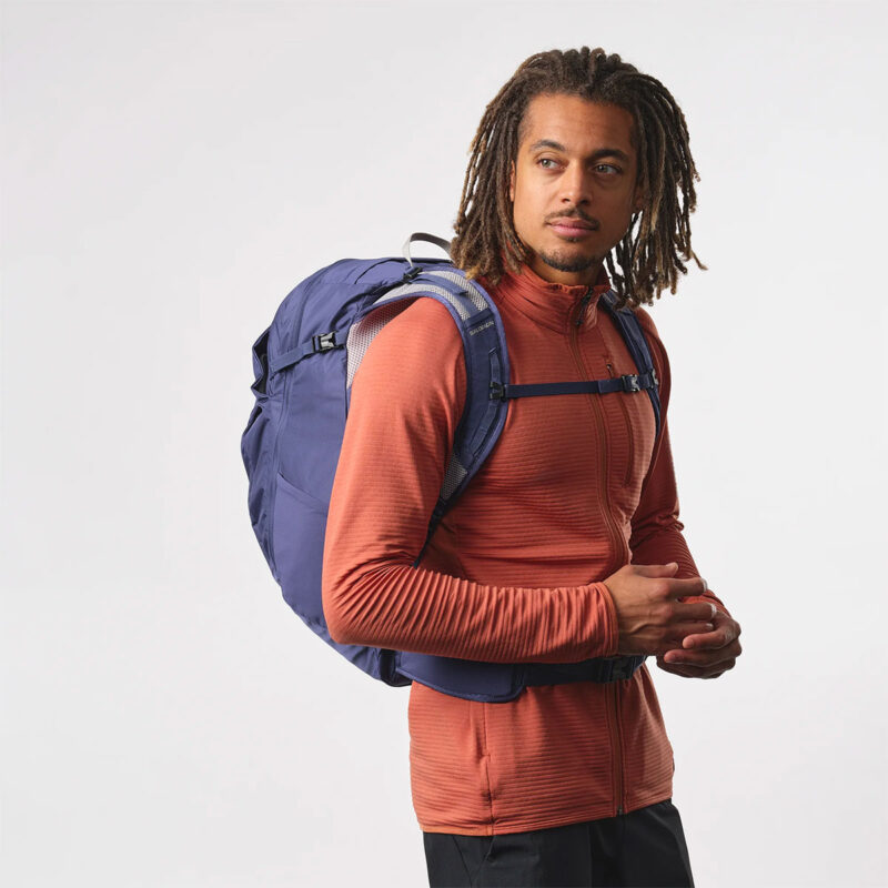 ZAINO - SALOMON - TRAILBLAZER 30 Mazarine Blue / GHOST GRAY 16-4703 TCX - immagine 3