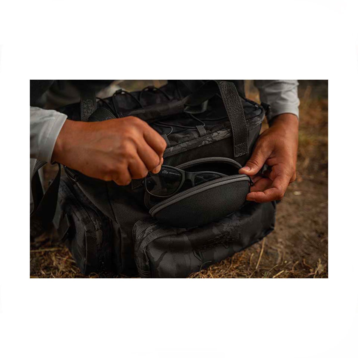 FOX RAGE - VOYAGER CAMO EDITION MEDIUM TACKLE BAG - immagine 21