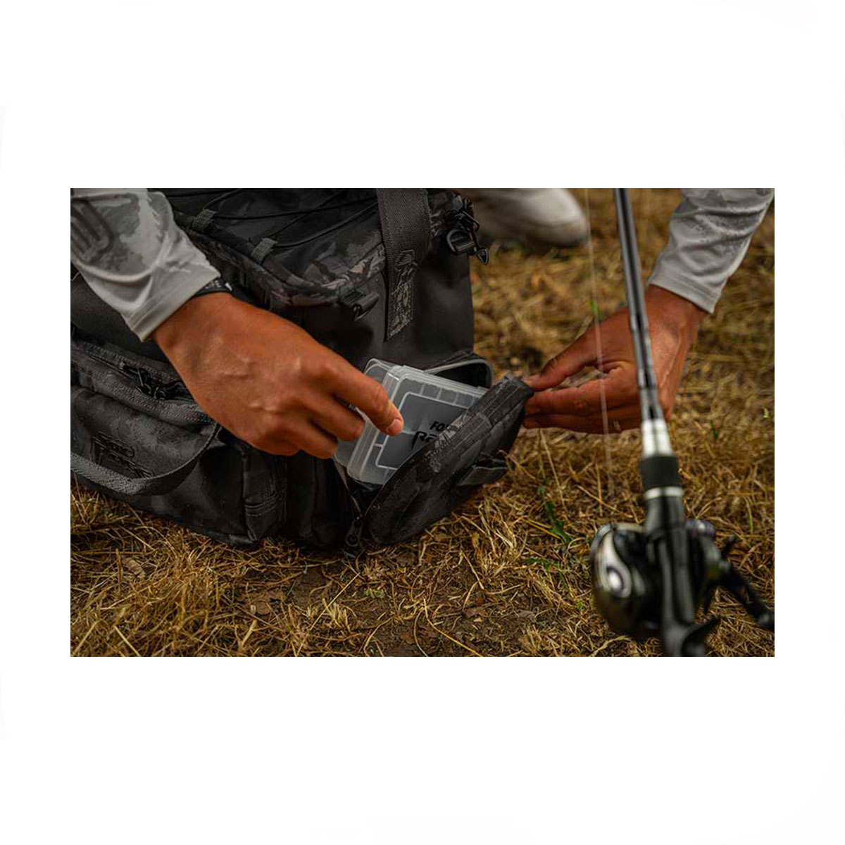 FOX RAGE - VOYAGER CAMO EDITION MEDIUM TACKLE BAG - immagine 22