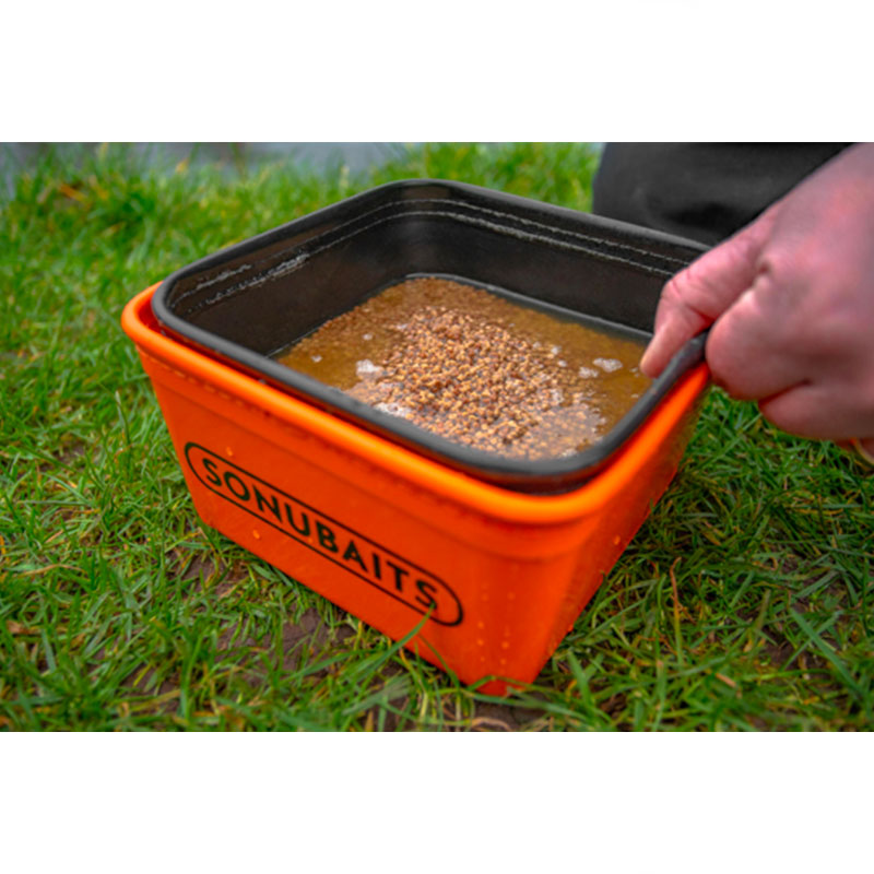 SONUBAITS - EVA BAIT TUB & STRAINER SET | MEDIUM 3L (SET CONTENITORE + SETACCIO) - immagine 6